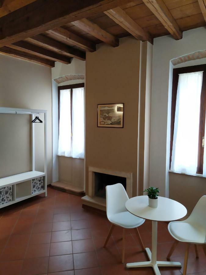 Carducci 49 Hotel Mantova Bagian luar foto